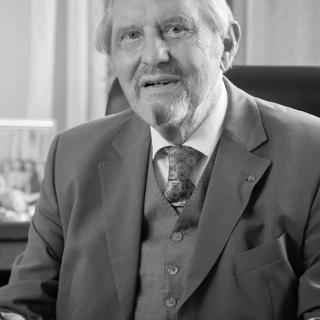 Mit großer Trauer nehmen wir Abschied von Paul Gauselmann.

Mit ihm verliert unsere Region eine außergewöhnliche Persönlichkeit, die sich üb