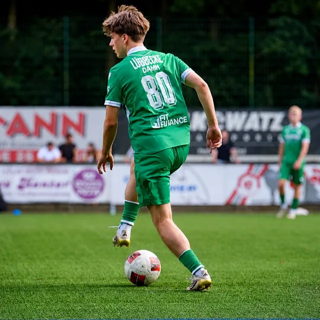 FC Lübbecke zieht in die nächste Runde ein 💪🏻

Am gestrigen Donnerstag gewann unsere 1. Mannschaft mit 4:1 bei @otsv.proldendorf.

„Der Ge